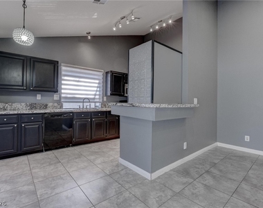 7817 Cape Vista Lane - Photo Thumbnail 13