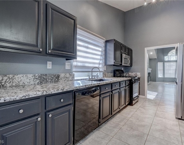 7817 Cape Vista Lane - Photo Thumbnail 14