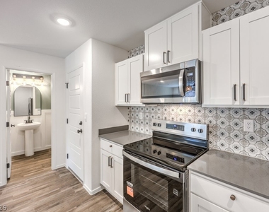 7377 Philip Cove Street - Photo Thumbnail 12