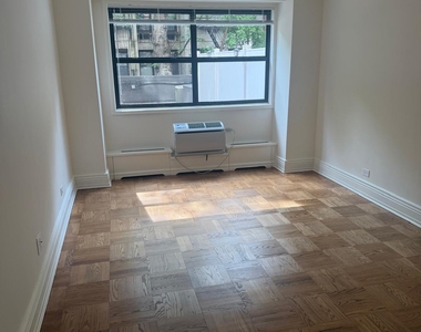East 79th Street - Photo Thumbnail 5