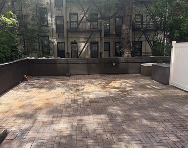 East 79th Street - Photo Thumbnail 8