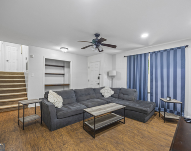 527 University Circle - Photo Thumbnail 5