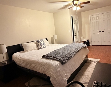 527 University Circle - Photo Thumbnail 19
