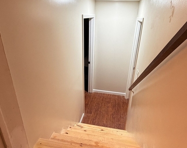 527 University Circle - Photo Thumbnail 16