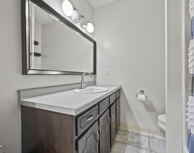 527 University Circle - Photo Thumbnail 10