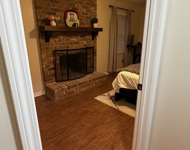 527 University Circle - Photo Thumbnail 17