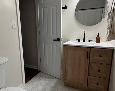 527 University Circle - Photo Thumbnail 22