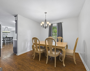 527 University Circle - Photo Thumbnail 6