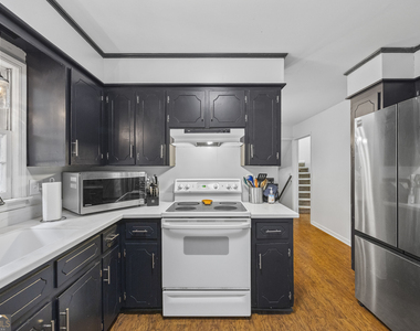 527 University Circle - Photo Thumbnail 7