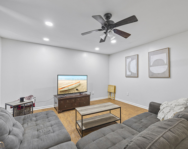 527 University Circle - Photo Thumbnail 4