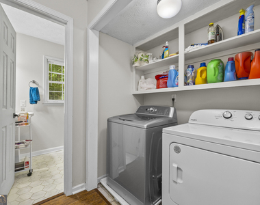 527 University Circle - Photo Thumbnail 21