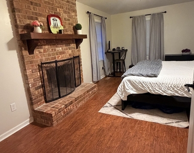 527 University Circle - Photo Thumbnail 18