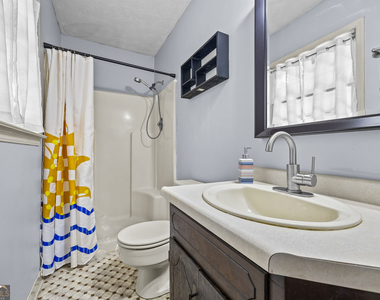 527 University Circle - Photo Thumbnail 15