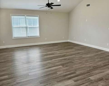 1000 Callaway Avenue - Photo Thumbnail 1