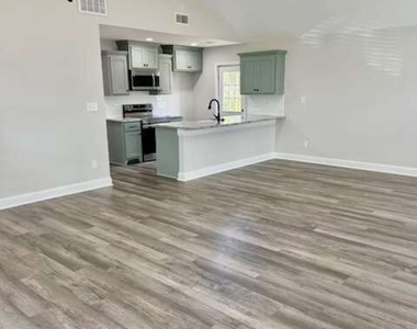 1000 Callaway Avenue - Photo Thumbnail 2