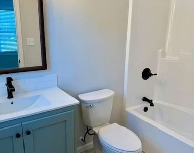 1000 Callaway Avenue - Photo Thumbnail 11
