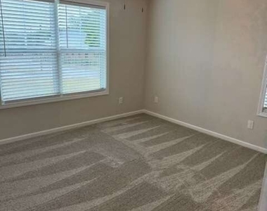 1000 Callaway Avenue - Photo Thumbnail 7