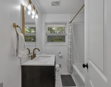 610 Oriole Drive Se - Photo Thumbnail 17