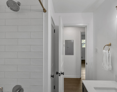 610 Oriole Drive Se - Photo Thumbnail 18