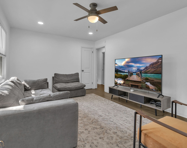 610 Oriole Drive Se - Photo Thumbnail 4