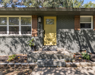 610 Oriole Drive Se - Photo Thumbnail 3