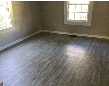 201 S Pine Street - Photo Thumbnail 5
