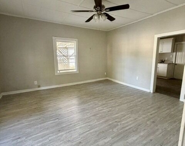 201 S Pine Street - Photo Thumbnail 2