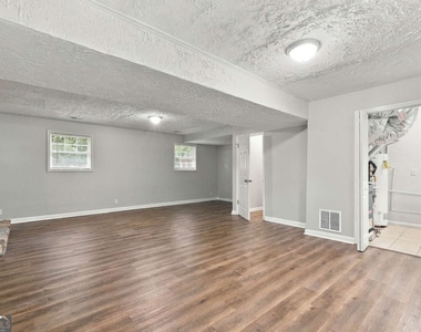 2741 Oxford Drive - Photo Thumbnail 11