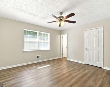2741 Oxford Drive - Photo Thumbnail 10