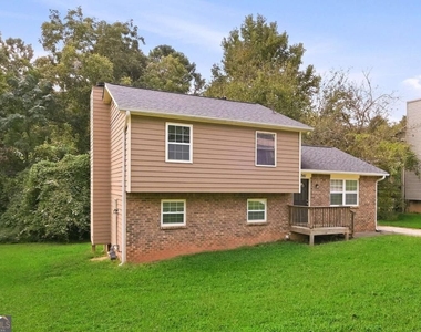 2741 Oxford Drive - Photo Thumbnail 1