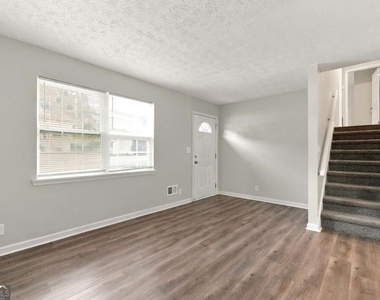 2741 Oxford Drive - Photo Thumbnail 4