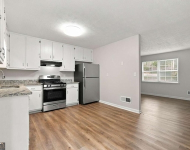 2741 Oxford Drive - Photo Thumbnail 2