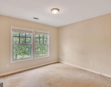 3803 Memphis Drive - Photo Thumbnail 9