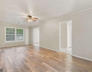 1166 Shoreham Drive - Photo Thumbnail 5