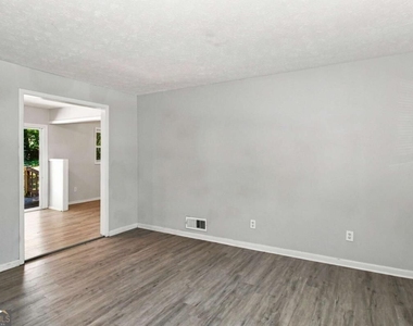 10200 Top Tree Court - Photo Thumbnail 4