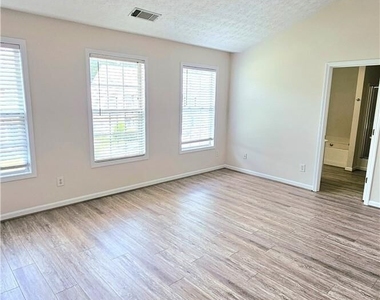 3060 Kentmere Drive - Photo Thumbnail 15