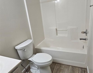 3060 Kentmere Drive - Photo Thumbnail 20