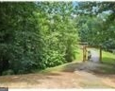 3060 Kentmere Drive - Photo Thumbnail 24