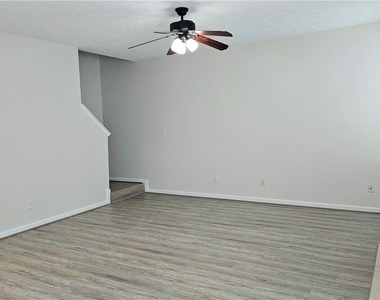 3060 Kentmere Drive - Photo Thumbnail 13