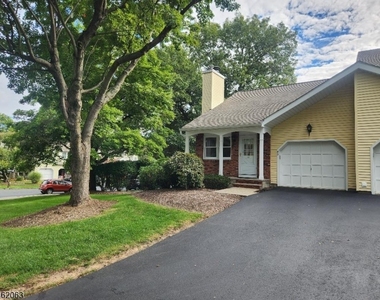 45 Bridle Way - Photo Thumbnail 5