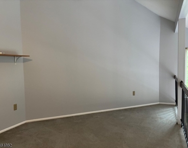 23 Bloomingdale Dr - Photo Thumbnail 10