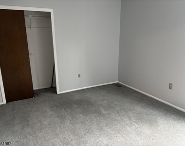 23 Bloomingdale Dr - Photo Thumbnail 13