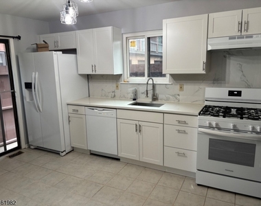 23 Bloomingdale Dr - Photo Thumbnail 5