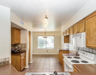 1449 E 11th Street - Photo Thumbnail 5
