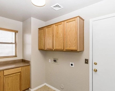 1449 E 11th Street - Photo Thumbnail 21
