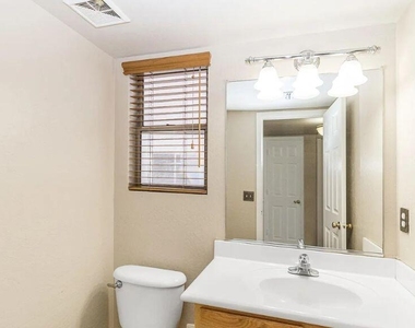 1449 E 11th Street - Photo Thumbnail 10
