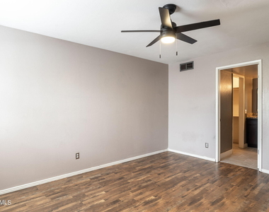 8841 N 8th Street - Photo Thumbnail 6