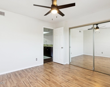 8841 N 8th Street - Photo Thumbnail 21