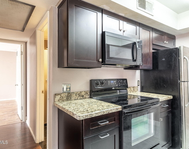 8841 N 8th Street - Photo Thumbnail 4