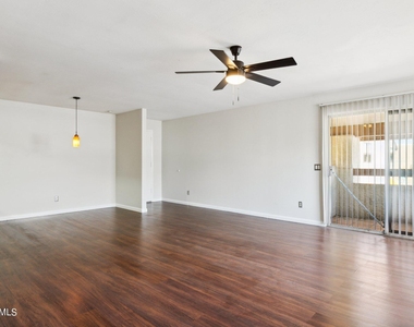 8841 N 8th Street - Photo Thumbnail 17